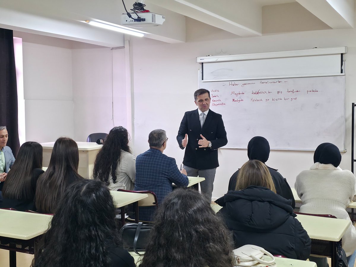 miu_522014's tweet photo. Medya ve İletişim Programımız, TRT Ordu ekibini ağırladı.

Gerçekleştirilen etkinlikte TRT Ordu muhabiri Selim Gürcan Becioğlu, Medya ve İletişim Programı öğrencileriyle bir araya gelerek mesleki deneyimlerini paylaştı. https://t.co/I0XXd1WW2X
