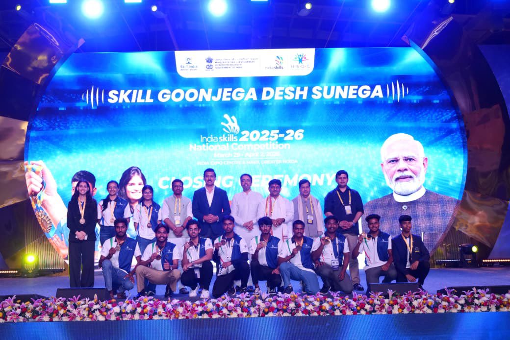 IndiaSkills National Competition 2025–26 #Noida के समापन समारोह में माननीय केंद्रीय मंत्री जयन्त चौधरी जी ने विभिन्न राज्यों के मंत्रियों एवं विशिष्ट अतिथियों की गरिमामयी उपस्थिति में विजेताओं को सम्मानित करते हुए प्रतिभागियों में नई ऊर्जा और उत्साह का संचार किया। 

36 राज्यों