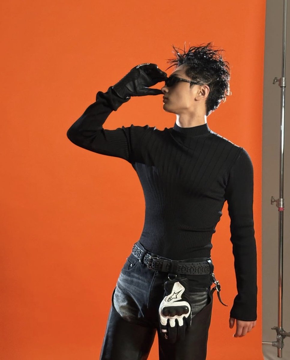 jayfluenc's tweet image. i would genuinely sacrifice every single one of you for one chance with him #no offence