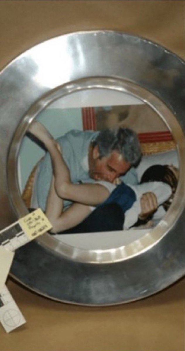 Commenter tweet media