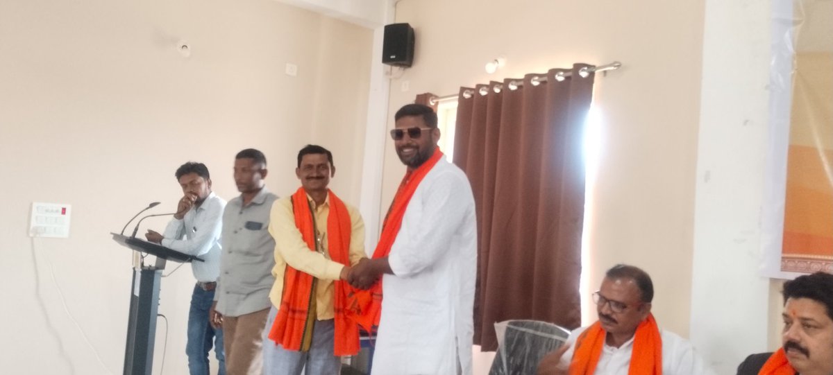 druv_kumar's tweet photo. भारतीय जनता पार्टी जिला कार्यालय लातेहार में लातेहार ग्रामीण मंडल पूर्वी एवं पश्चिमी के संयुक्त बैठक में उपस्थित होने का सौभाग्य प्राप्त हुआ। @AdityaPdSahu @BJP4India @BJP4Jharkhand @bjpkarmveer https://t.co/zxeLHXNguU
