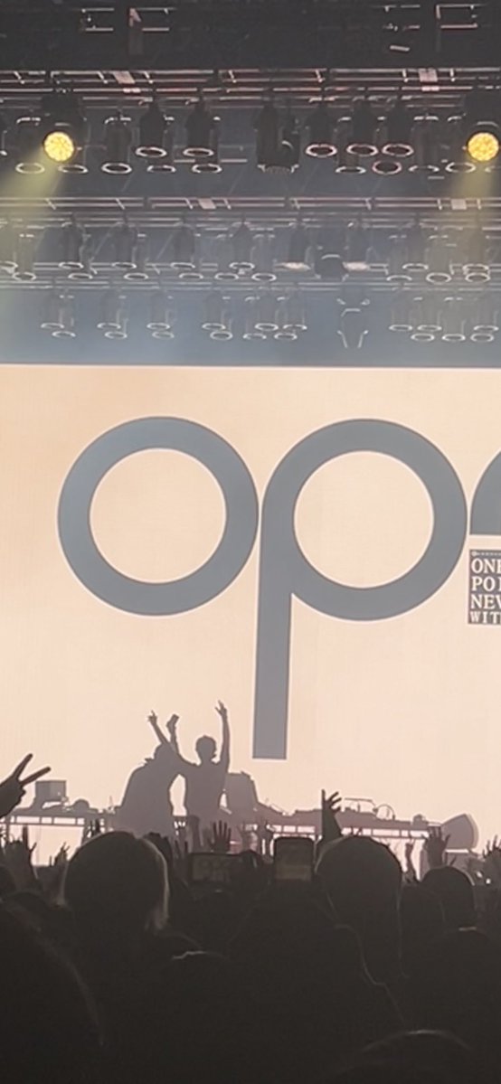 洗練された幻覚的箱庭療法の上に空間を切り裂くような音圧でひれ伏した。OPN最高。