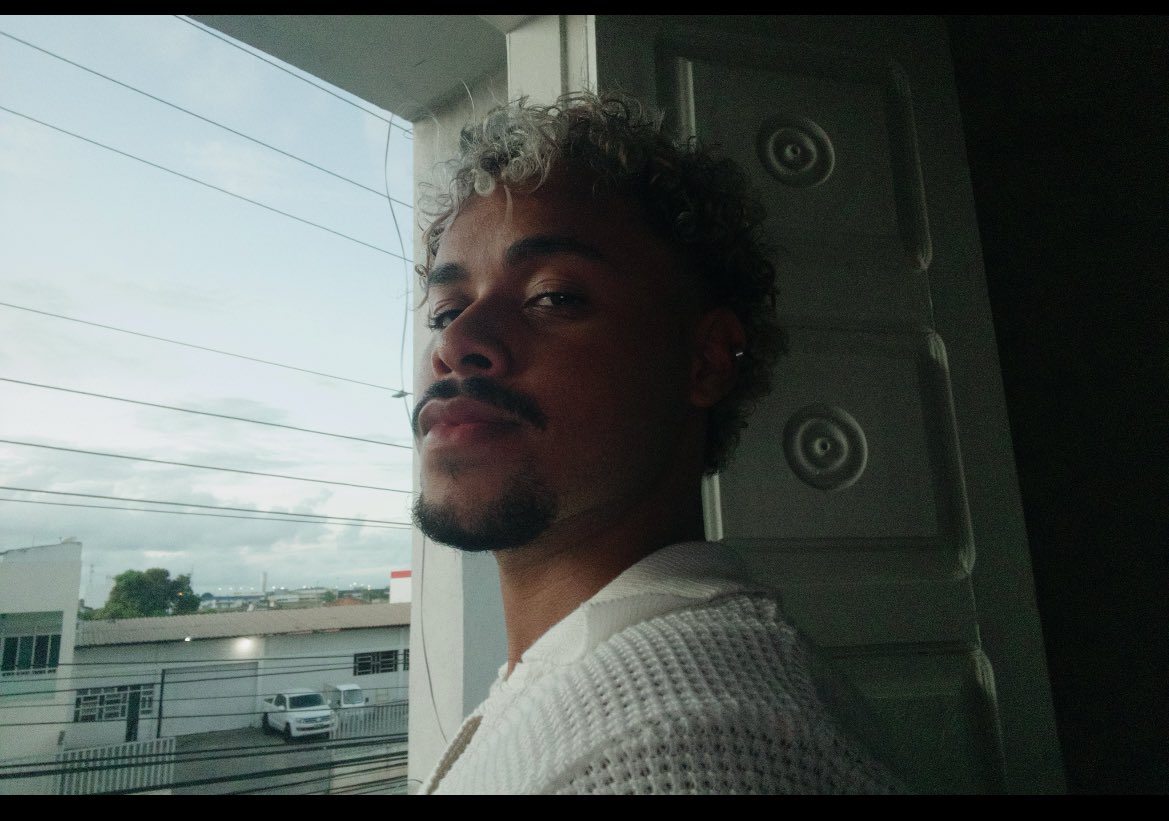 angelofthecaos's tweet photo. Toda vez que volto pro Blonde Hair, é um momento https://t.co/UfWFlAW6En