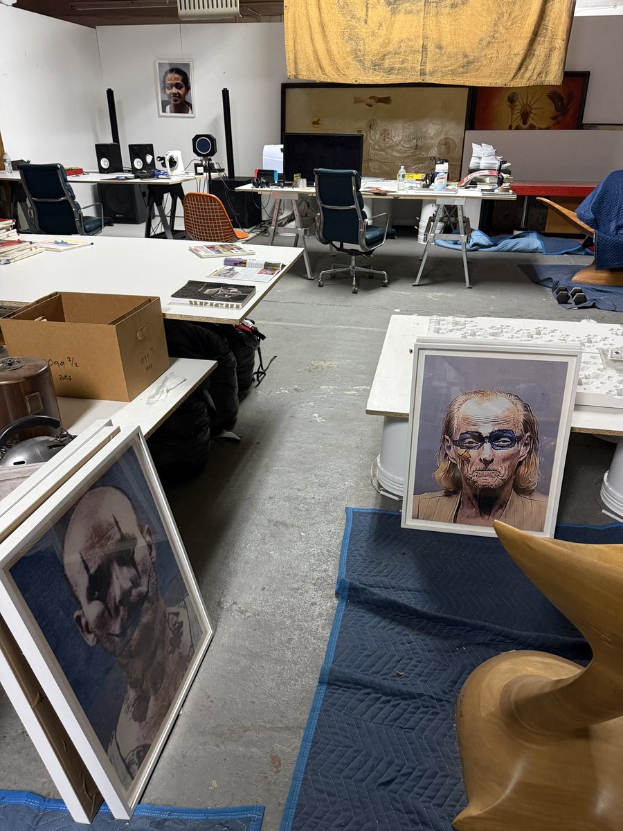 QueenGifti's tweet image. #studio 📍