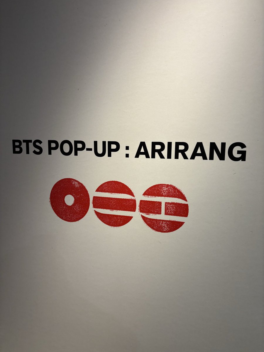 halupaca's tweet photo. BTS POP-UP:ARIRANG🖤❤️
渋谷TSUTAYAめちゃかっこよかった！
うちわは何本あってもいいので2Seokはこちらでも購入☺️いよいよあと1週間…… https://t.co/bRSTHUFhjo
