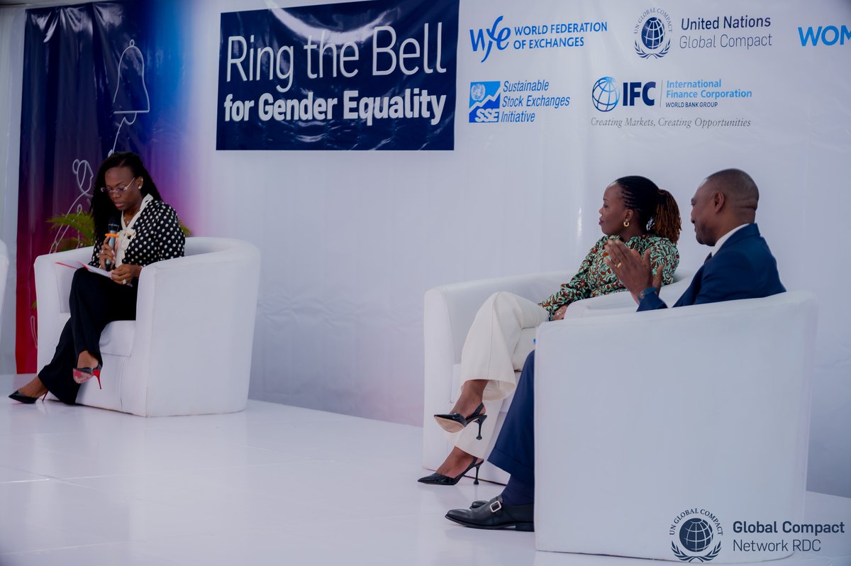 EndundoEdwine's tweet photo. Les droits des femmes ne sont pas uniquement une question d’équité.
Ils sont un levier stratégique de croissance, de performance et d’innovation.

Aucune économie ne peut atteindre son plein potentiel sans une participation pleine et entière des femmes aux espaces de décision.

C’est pourquoi je suis pleinement en faveur des politiques de quotas.

Les quotas ne sont pas une contrainte.
Ce sont des outils structurants qui permettent d’accélérer l’accès des femmes aux responsabilités et de rééquilibrer durablement la représentation.

Les résultats sont aujourd’hui clairs et documentés :

➡️ En France, la loi Copé-Zimmermann a permis d’atteindre plus de 40 % de femmes dans les conseils d’administration, transformant durablement la gouvernance des entreprises.

➡️ En Norvège, l’instauration de quotas a conduit à une représentation féminine de plus de 40 % dans les conseils d’administration des entreprises cotées, faisant du pays un modèle en matière de gouvernance inclusive.

Ces résultats démontrent qu’une volonté affirmée, soutenue par des mécanismes concrets, produit des effets mesurables et durables.

En RDC également, les dynamiques évoluent, et il nous appartient collectivement de les accélérer.

Soutenir les quotas, c’est faire le choix de l’efficacité, de la vision et de l’impact.

Heureuse d’avoir pris part aujourd’hui à #RingTheBell for Gender Equality.

Le leadership de demain sera inclusif.
Ou ne sera pas.
