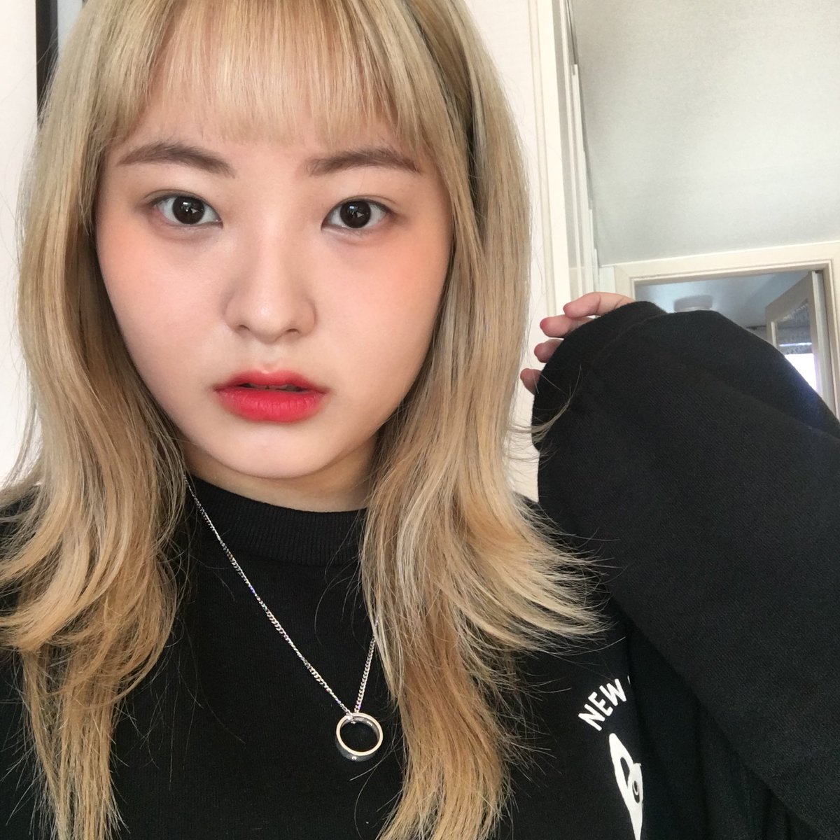 엄브이 tweet media