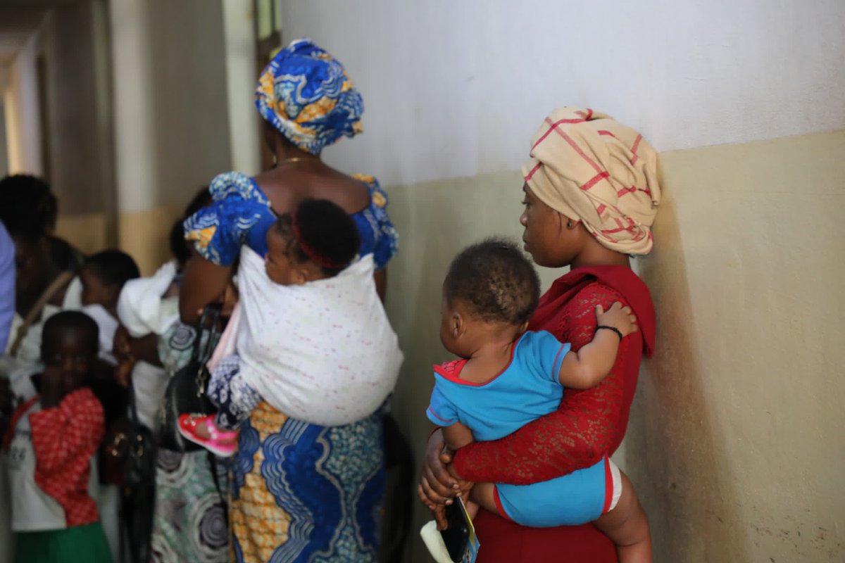 PanziFoundation's tweet image. À l’occasion de la Journée mondiale de sensibilisation à l’autisme, Dr Bahati rappelle : « Les parents ne viennent pas pour l’autisme, on le découvre ensemble. » 

À #Panzi, une prise en charge multidisciplinaire favorise autonomie et inclusion.  

#Autisme #Inclusion #Usonji