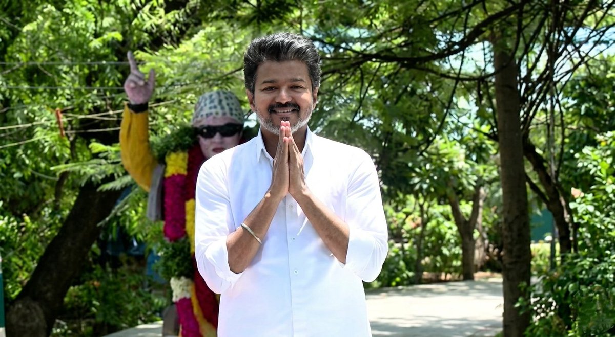 @A_CROW_KILLER Evalo kevalama na moolai ungaluku ungala mathiri Rajini ...