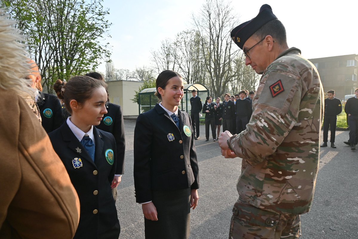 Lycée Militaire de Saint-Cyr tweet media