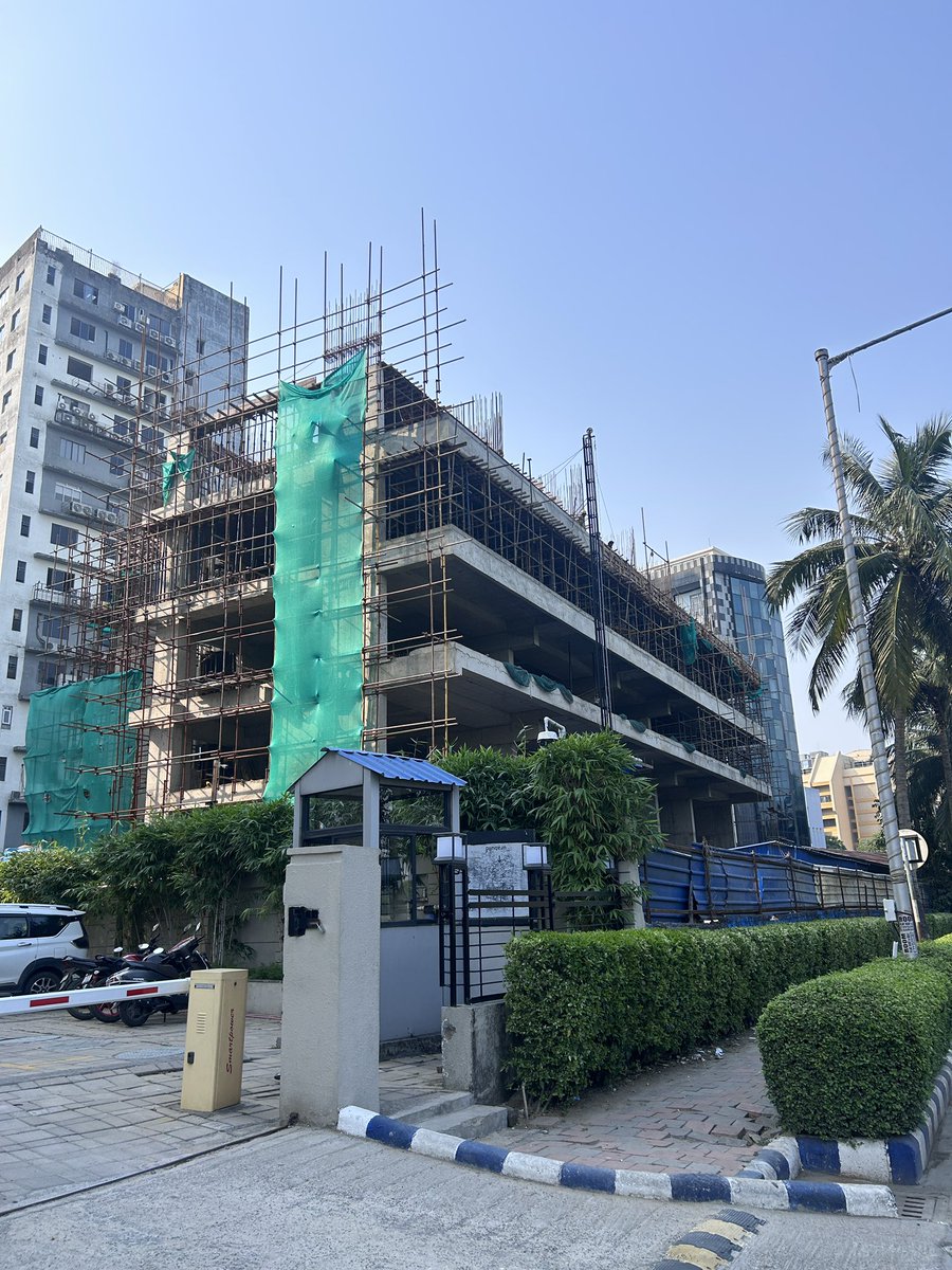 bengalwithrohit's tweet image. New Premium #Office Building is under Construction at Salt Lake Sector V, #Kolkata 

The #design of which looks awesome and will have a floor plate of 20,000 sqft with and amazing lake view Offices, just beside Infinity IT Lagoon Building. 

#newoffice #kolkata #kolkatagrowing