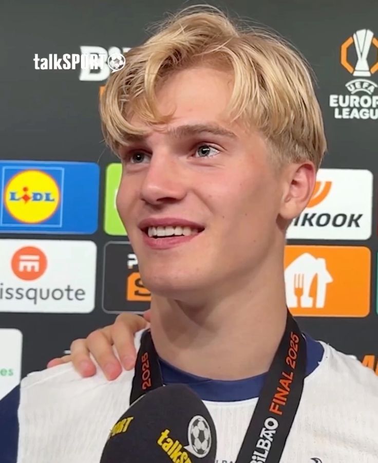 Hot players tweet media