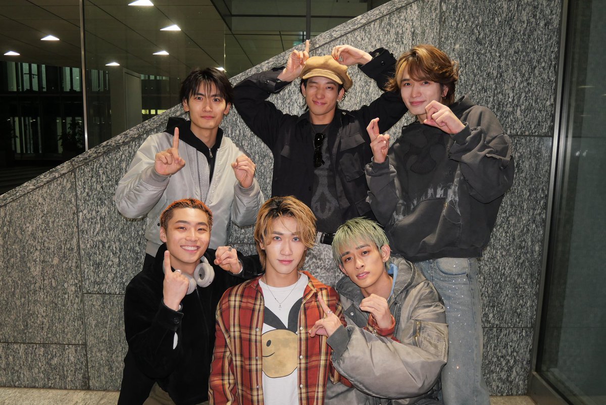 WATWING official tweet media