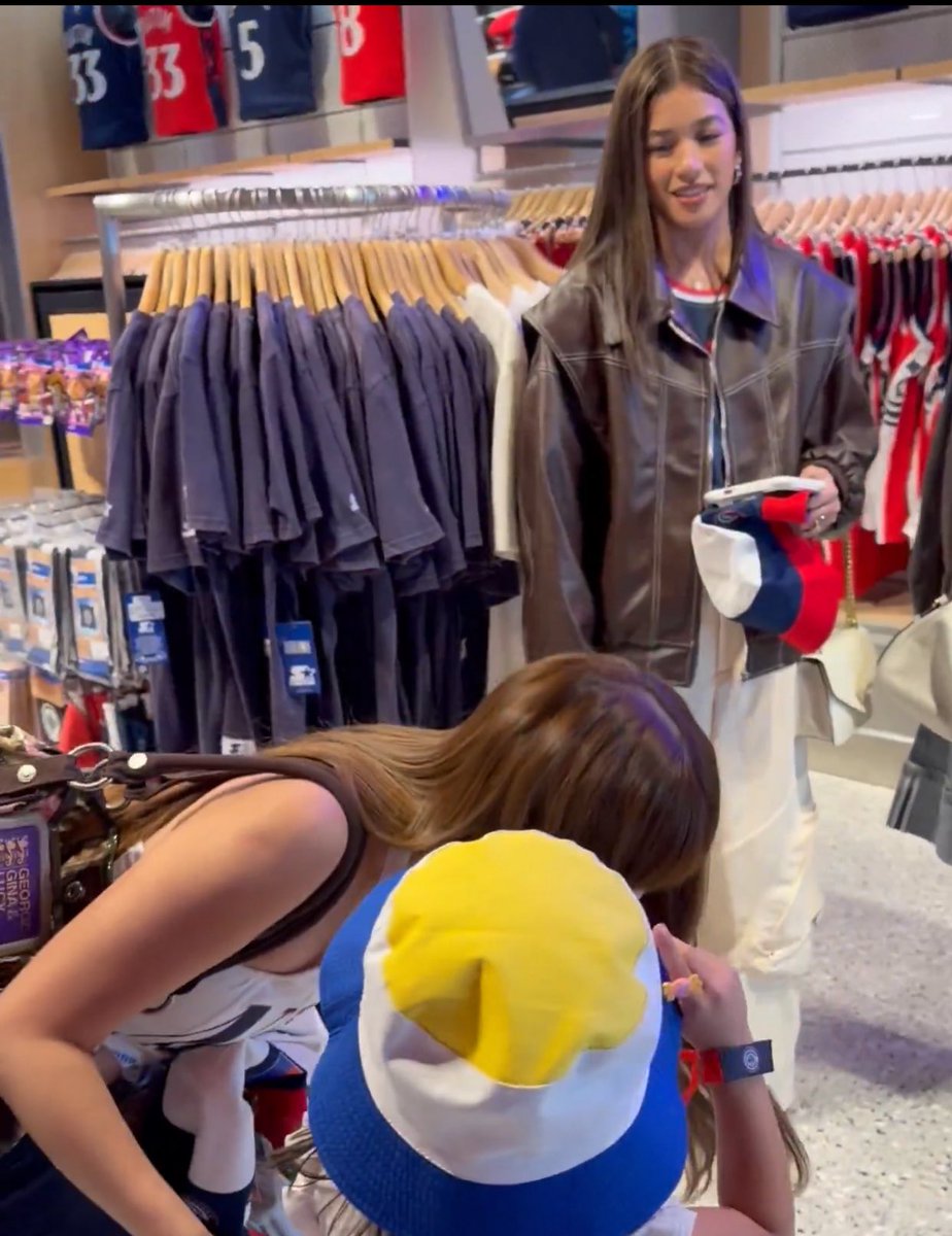 ‎‎aj tweet media