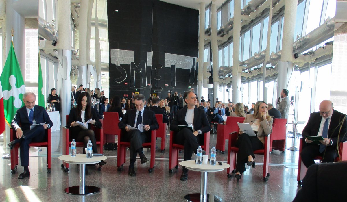 GoldenBackstage tweet media