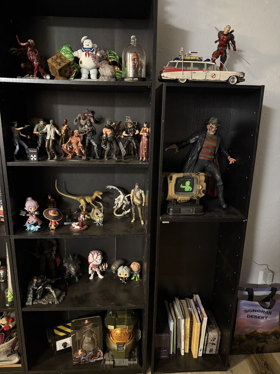 As you can see by all of my Resident Evil (Biohazard) figurines, Capcom has always been one of my favorite video game studios. I wonder what my Japanese friends think of this?