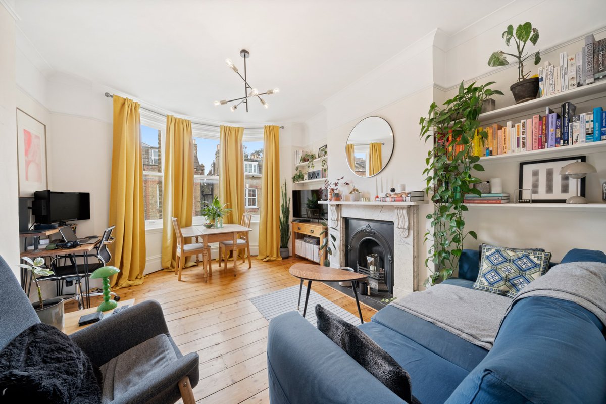 OliverBurnRes's tweet photo. For Sale – Arlingford Road, SW2 🏡

Guide £500k–£525k. Beautiful 2-bed Victorian conversion with period charm, marble fireplace &amp; sleek kitchen. Moments from Brixton &amp; near Brockwell Park 🌿

Launching after Easter – register now 👀 https://t.co/T0FQ5GP0Q1