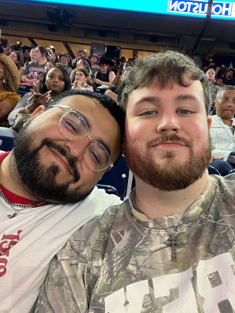 Aaron💜 tweet media