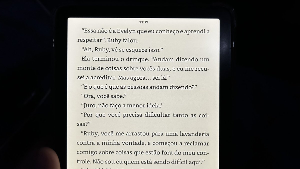 Mais alguém ou só eu me irrito um pouco com a falta dos travessões nas falas? 🤔