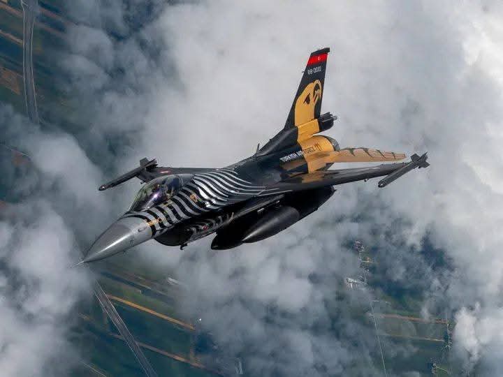 Hawk's Eye tweet media