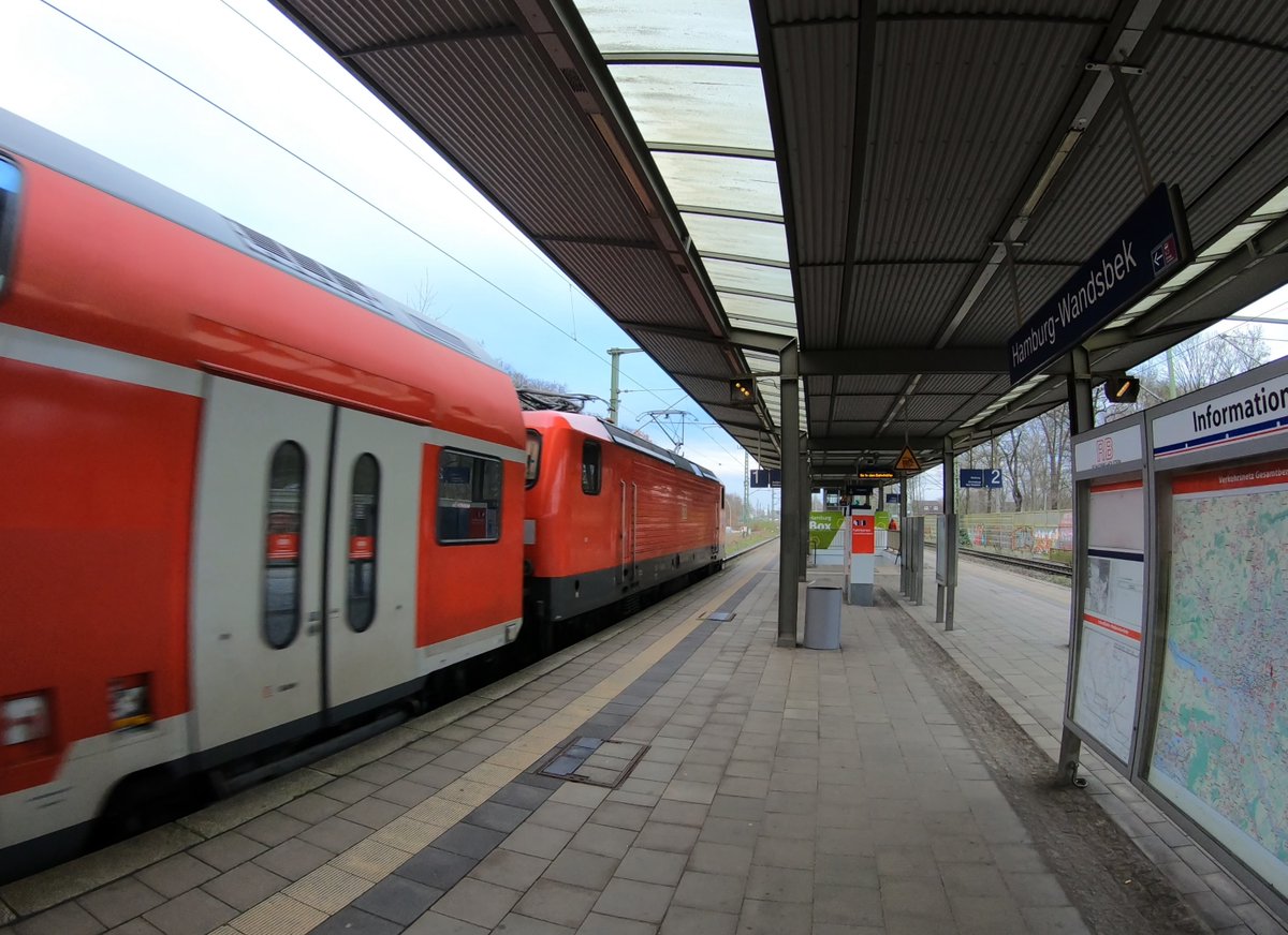 MarcusGrahnert's tweet image. Drei Beobachtungen #S4-Trasse #Hamburg

Bf #Wandsbek (modernisiert, barrierefrei, s. 1. Bild): 2021 außer Betrieb. Aufbauten entfernt, Bahnsteig/Gleise/Zuwegungen noch komplett vorhanden.

Was hat es gebracht? Nichts bisher: Über vier verlorene Jahre, dazu Umwege für Fahrgäste.