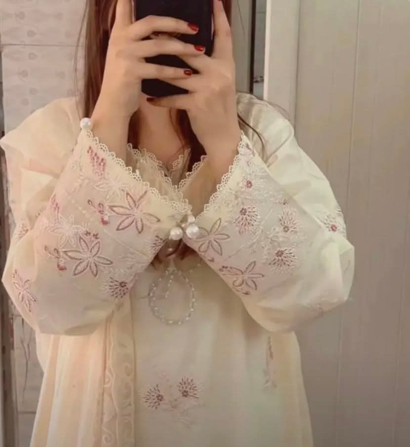 مبینہ tweet media