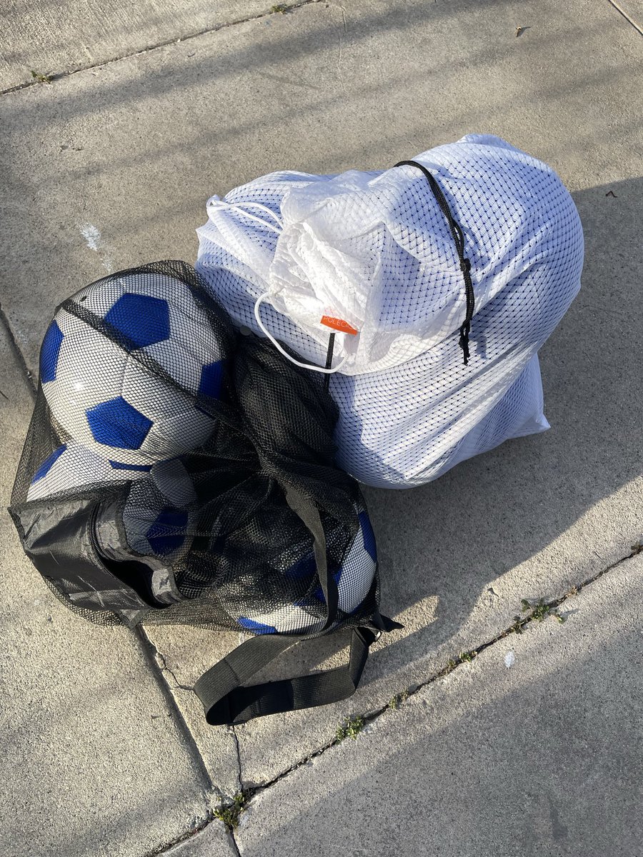 KenFTW's tweet photo. Morning n shit. I got 10 soccer balls here if anyone needs em. Coaches, school, trainer, whatevs. Howla https://t.co/fEj7hpnyCM