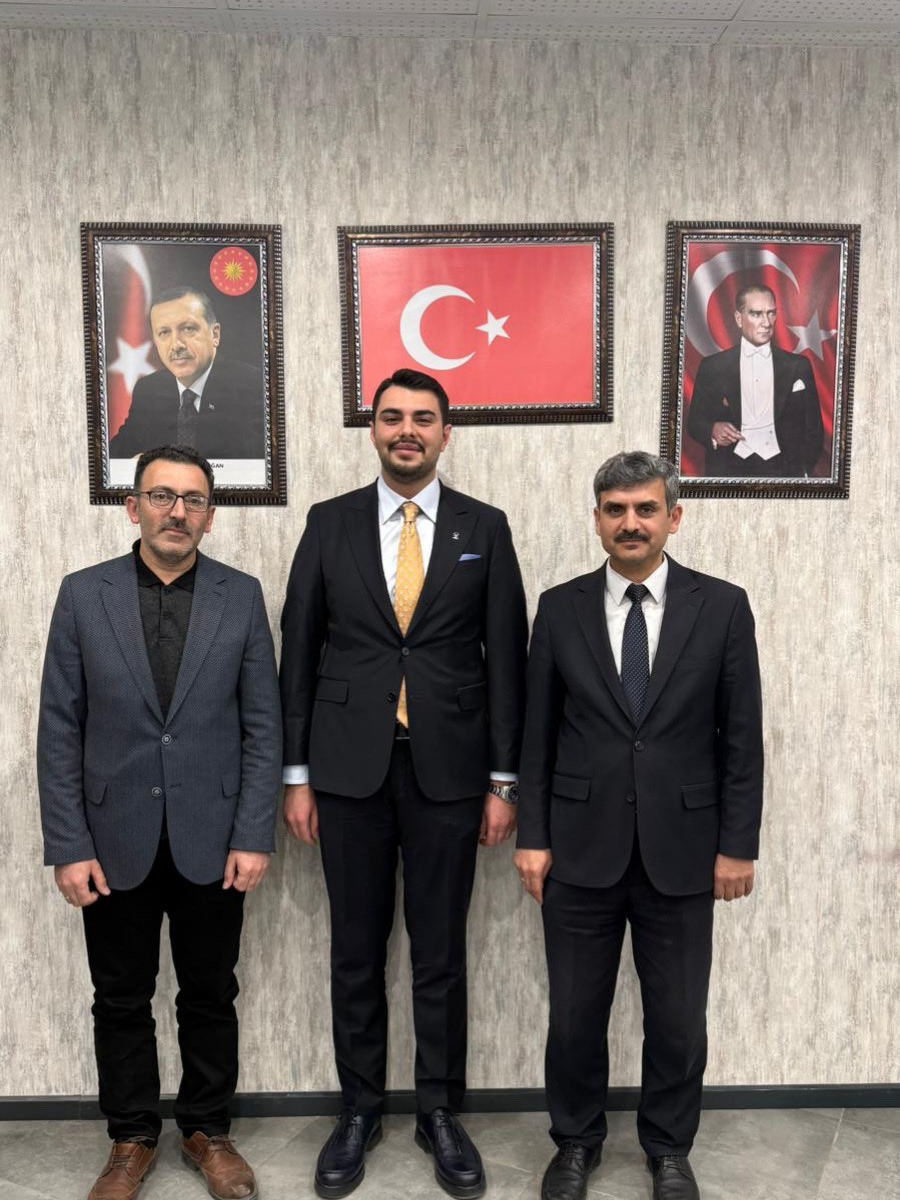 kaganmercannn's tweet photo. Eğitim-Bir-Sen Malatya Şube Başkan Vekili Ramazan Karaca ve Uluslararası Öğrenci Dernekleri Federasyonu Başkanı Hacı Türkan’a nazik ziyaretlerinden dolayı teşekkür ediyorum. Öğrencilerimiz ve gençlerimiz için istişare içinde çalışmaya devam ediyoruz. https://t.co/MmOrWmseIp