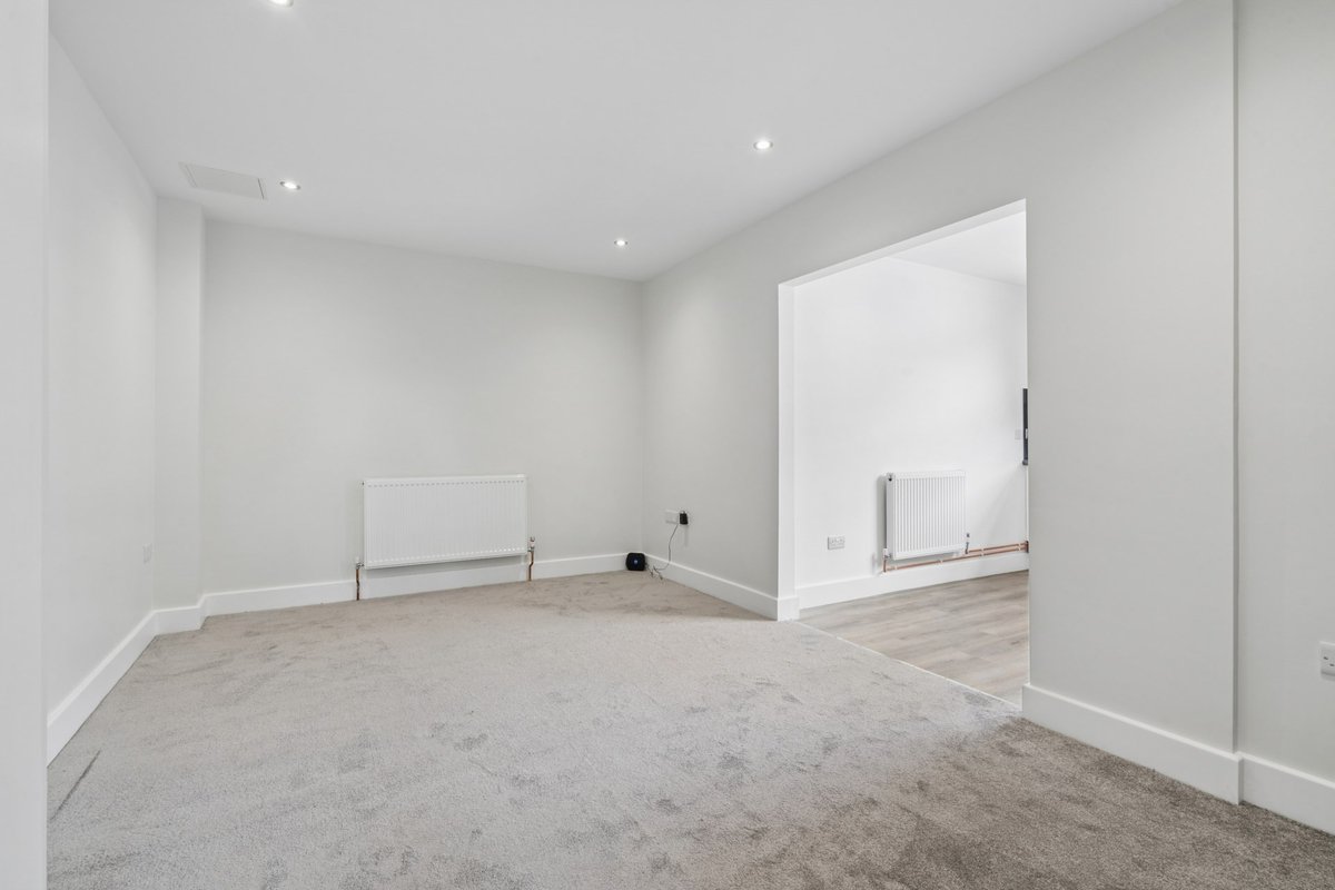 OliverBurnRes's tweet photo. To Let – Rymer Street, SE24 🏡

Available now | Unfurnished
Beautifully refurbished 1-bed apartment in the heart of Herne Hill. Bright throughout with a spacious double bedroom, modern kitchen &amp; stylish bathroom ✨

Moments from Brockwell Park &amp; excellent transport links 🚆 https://t.co/XNlpk50H9I