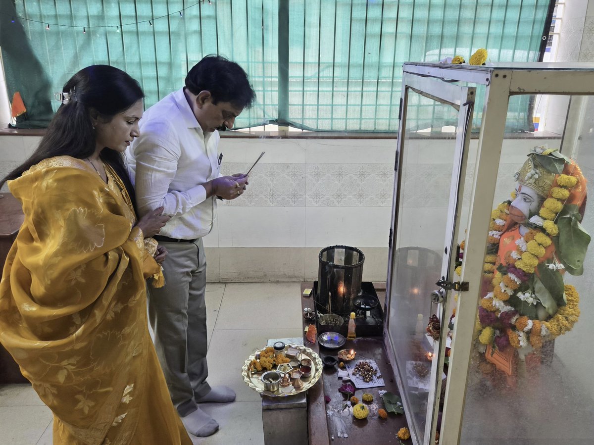 भीमरूपी महारुद्रा वजहनुमान मारुती ।
वनारी अंजनीसूता रामदूता प्रभंजना ॥

📍 संजनी पार्क, प्रोफेसर कॉलनी, भुसावळ

हनुमान जन्मोत्सवानिमित्त प्रोफेसर कॉलनीतील संजनी पार्क येथील मंदिरात जाऊन श्री हनुमंतरायांचे मनोभावे दर्शन घेतले.

#हनुमानजयंती #बजरंगबली #हनुमानभक्ती #संकटमोचन #रामदूत