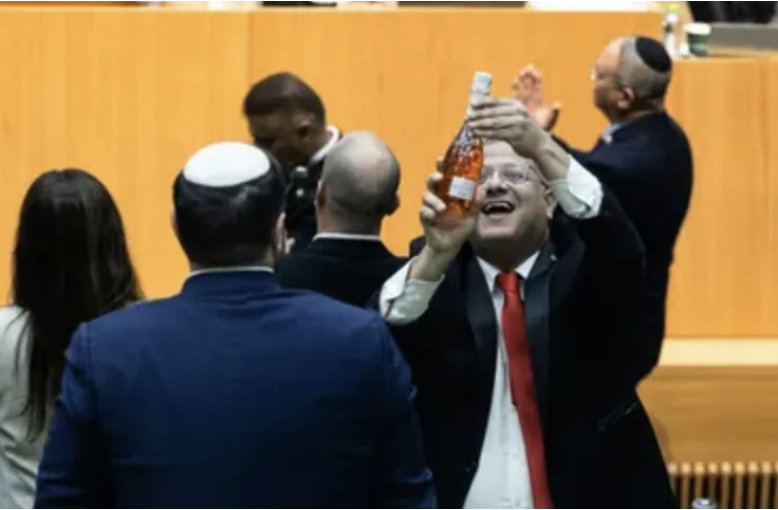 Lee Camp [Redacted] tweet media