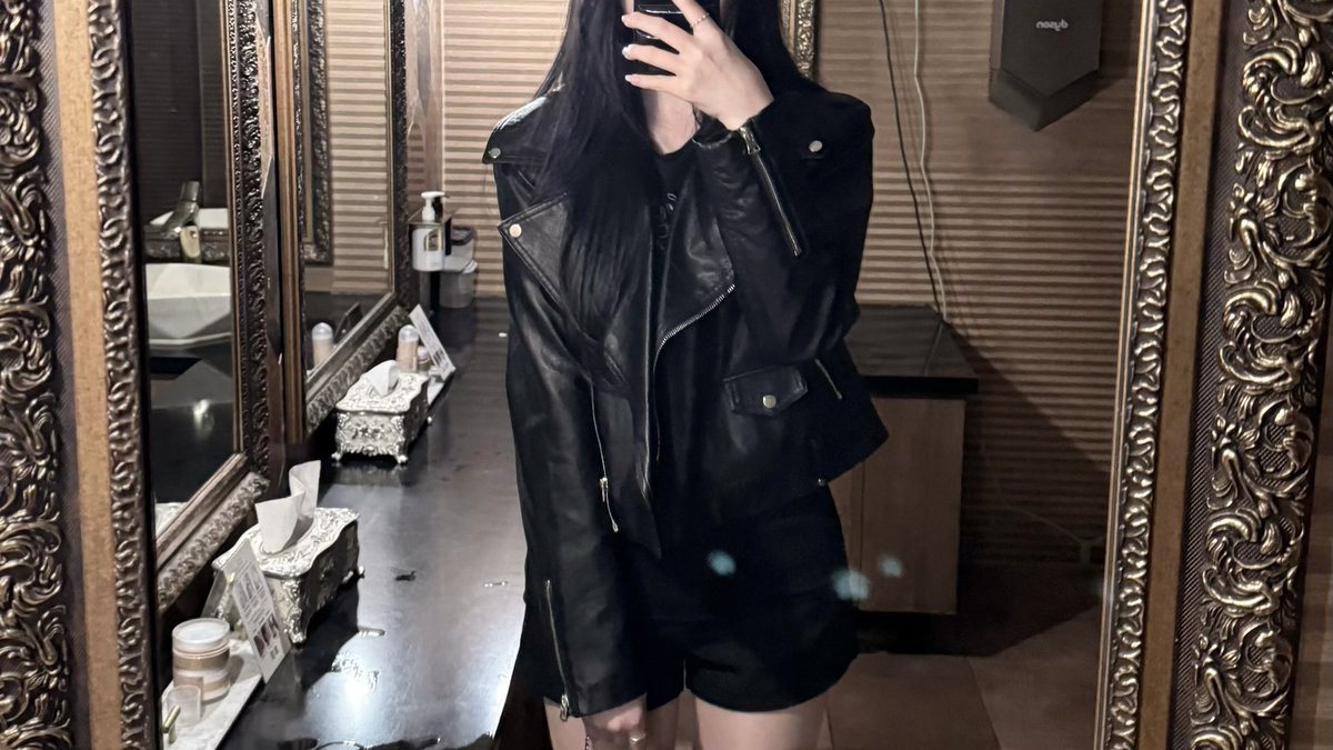 𝜗𝜚 tweet media