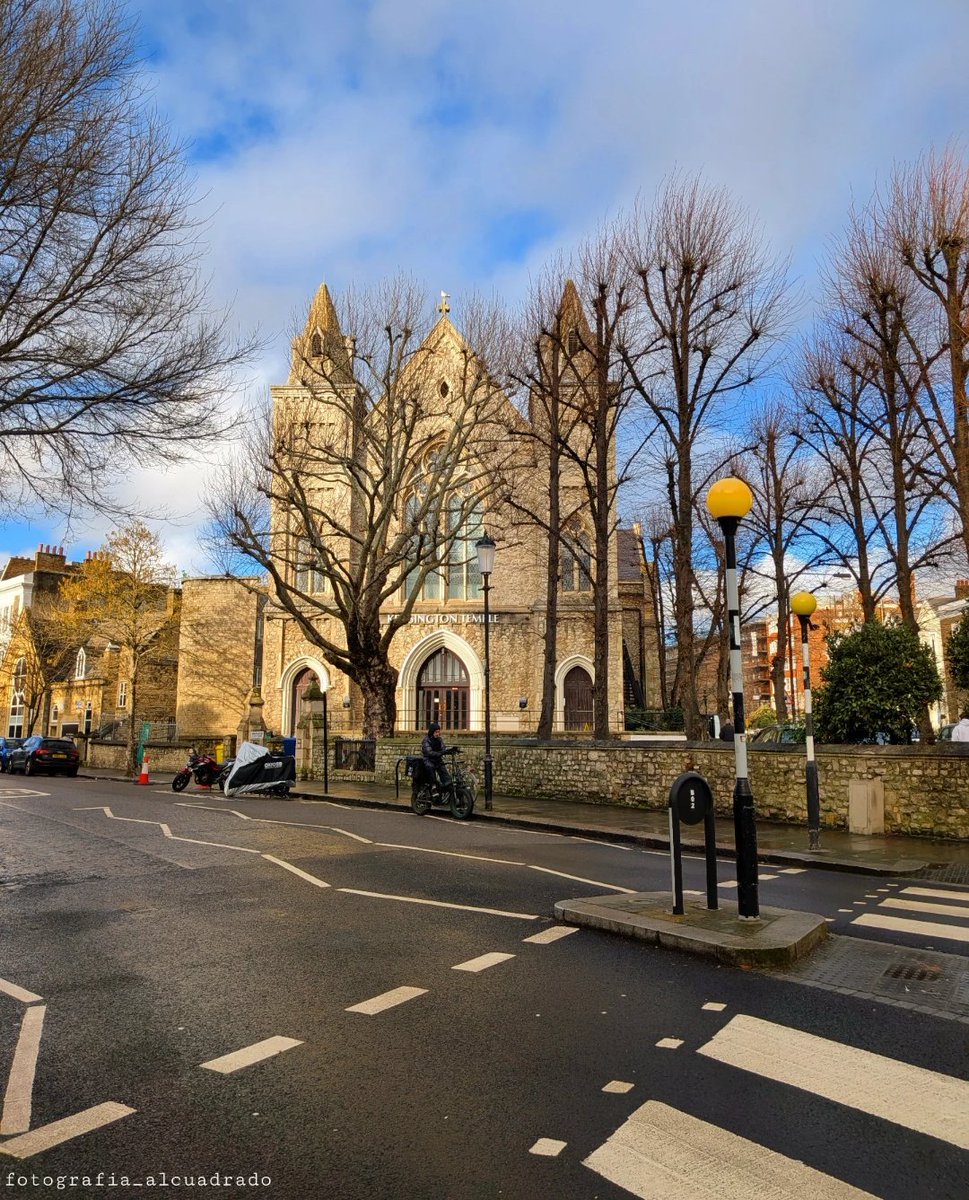 Elix_echelon's tweet image. Londres también se cuenta en calma 📷

#camerawoman #London #street #photo #fotografia #temple #semananasanta