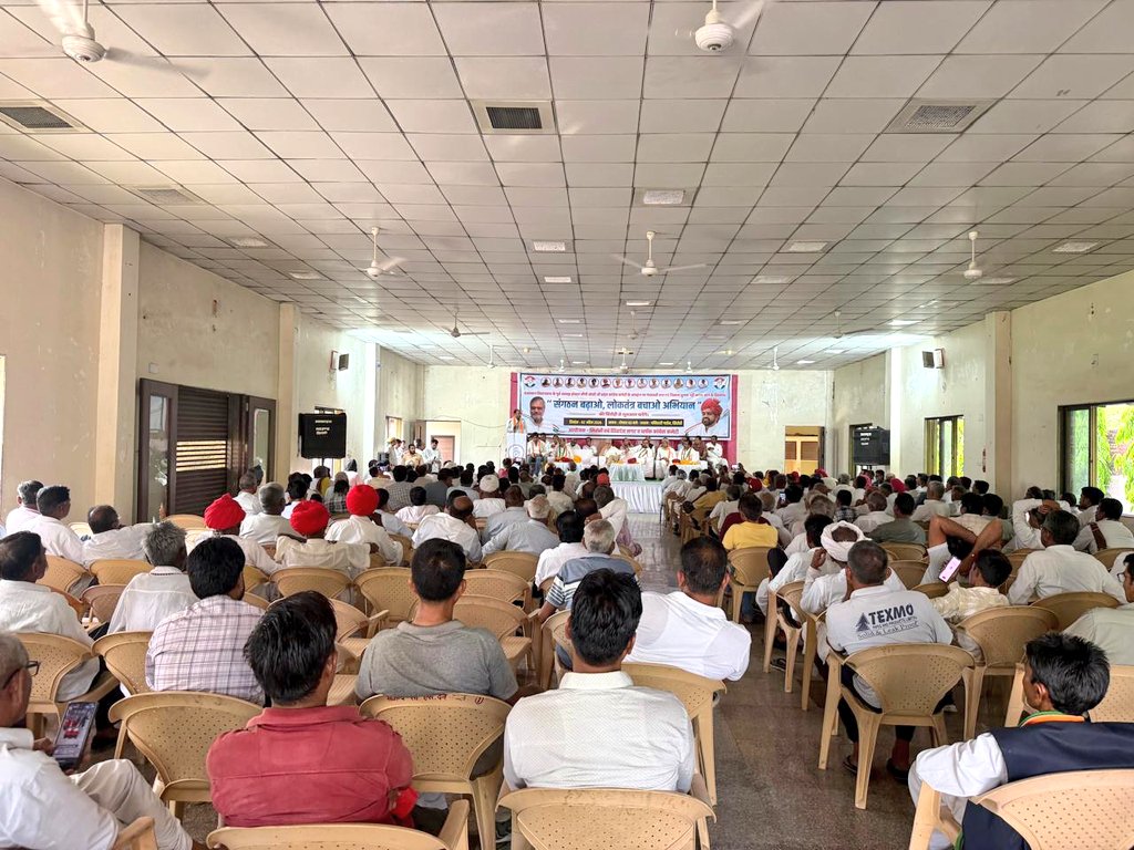 पनिहारी गार्डन, सिरोही में राजस्थान विधानसभा के पूर्व अध्यक्ष डॉक्टर सीपी जोशी जी के साथ पंचायती राज एवं निकाय चुनाव नहीं कराए जाने के ख़िलाफ़ "संगठन बढ़ाओ, लोकतंत्र बचाओ अभियान" की सिरोही से शुरुआत की। कार्यक्रम में रानीवाड़ा विधायक रतन जी देवासी, रेवदर विधायक मोतीराम जी कोली,