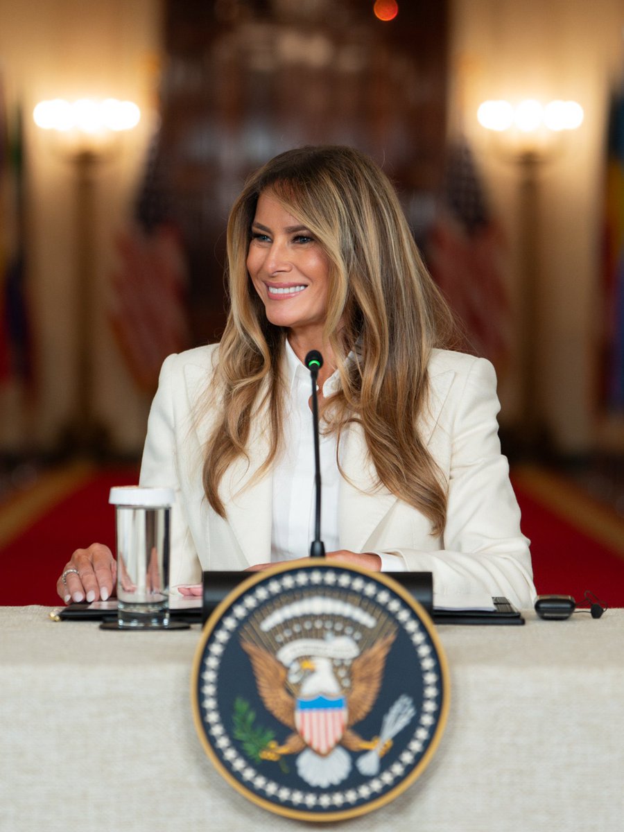 FLOTUS Report tweet media