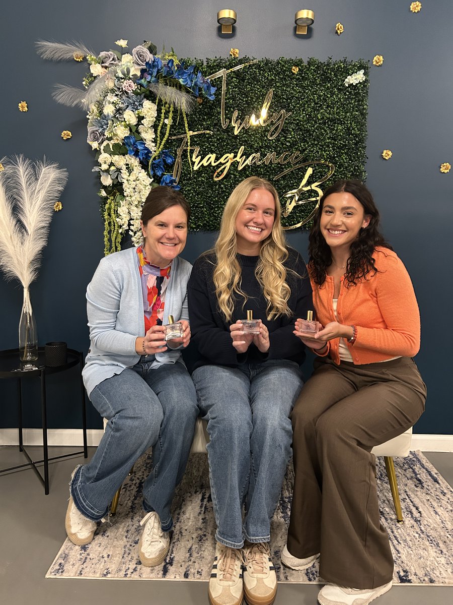 Mother of Pearls tweet media