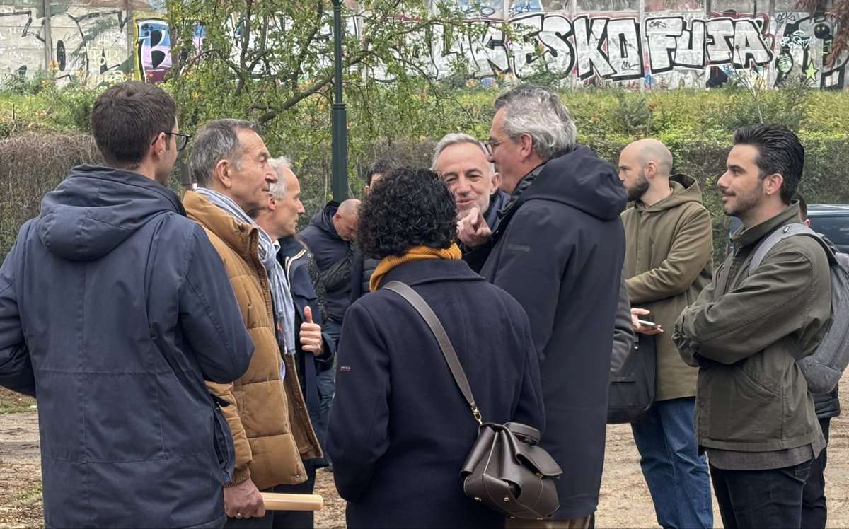 FrancoisDagnaud's tweet photo. Ce matin à la Porte de la Villette, Rosa Parks et à la Poete d’Aubervilliers avec @egregoire, @lamiaela, les nouveaux adjoints et les Maires de Pantin et d’Aubervilliers pour faire face ensemble à tous les défis sociaux, sanitaires et sécuritaires de ces quartiers en souffrance. https://t.co/bwgIDTWoG8