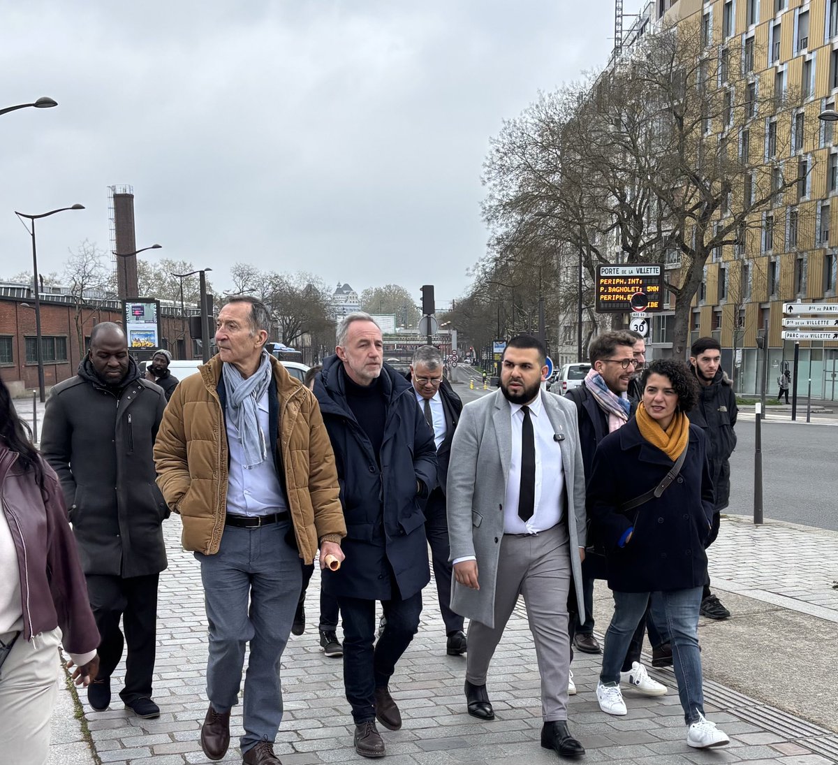 FrancoisDagnaud's tweet photo. Ce matin à la Porte de la Villette, Rosa Parks et à la Poete d’Aubervilliers avec @egregoire, @lamiaela, les nouveaux adjoints et les Maires de Pantin et d’Aubervilliers pour faire face ensemble à tous les défis sociaux, sanitaires et sécuritaires de ces quartiers en souffrance. https://t.co/bwgIDTWoG8