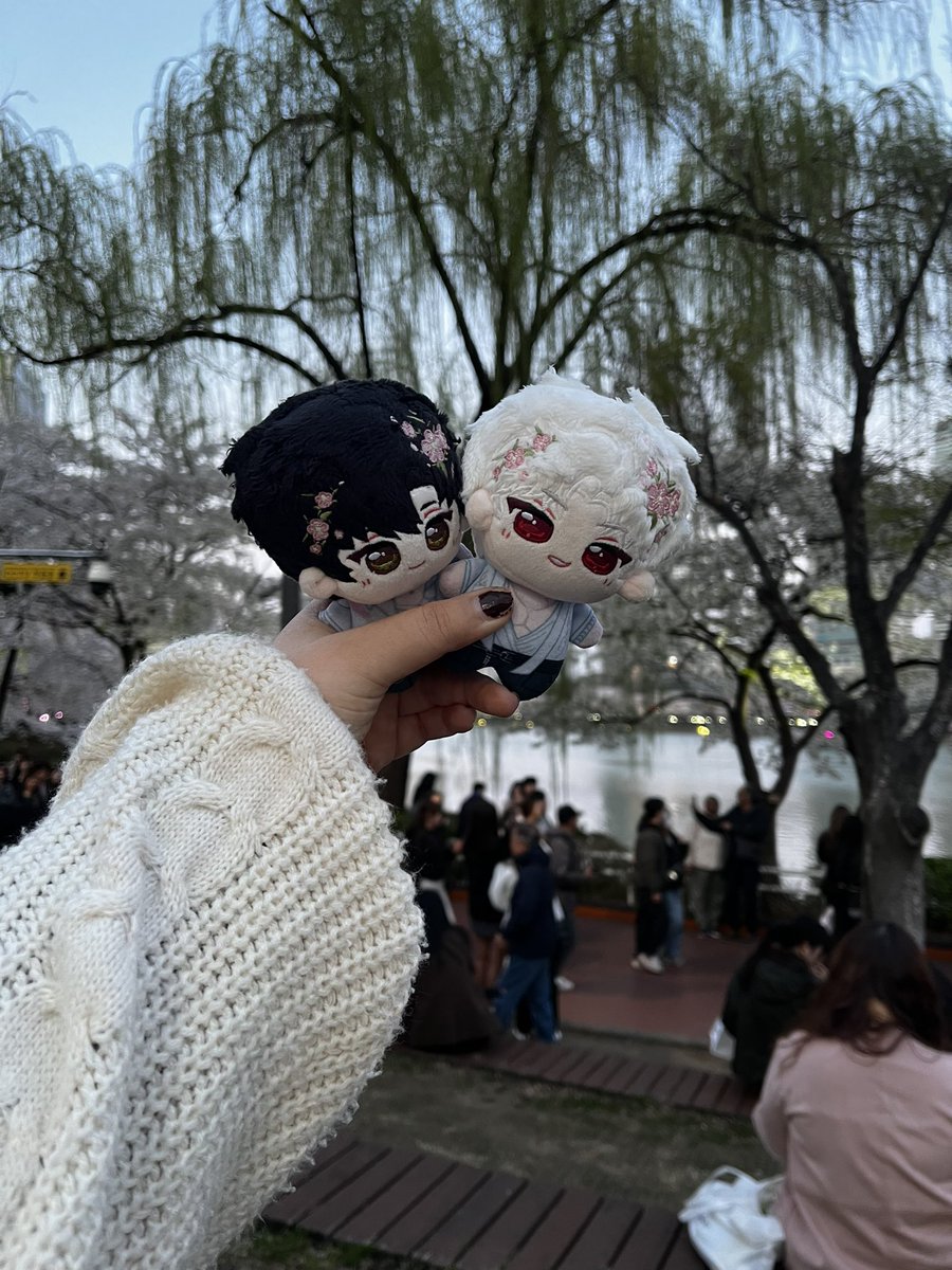 kiwi loves #aprilus2026 💛🌟 tweet media