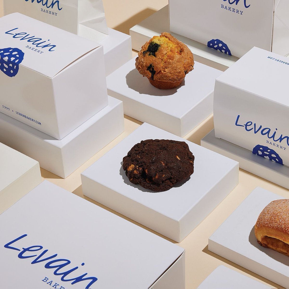 thinkpackage's tweet image. Custom packaging that helps our clients build their brand—one box at a time. @levainbakery 
.
.
.
#levainbakery #cookie #custompackaging #packaging #structuraldesign #productpackaging #packaginginspiration