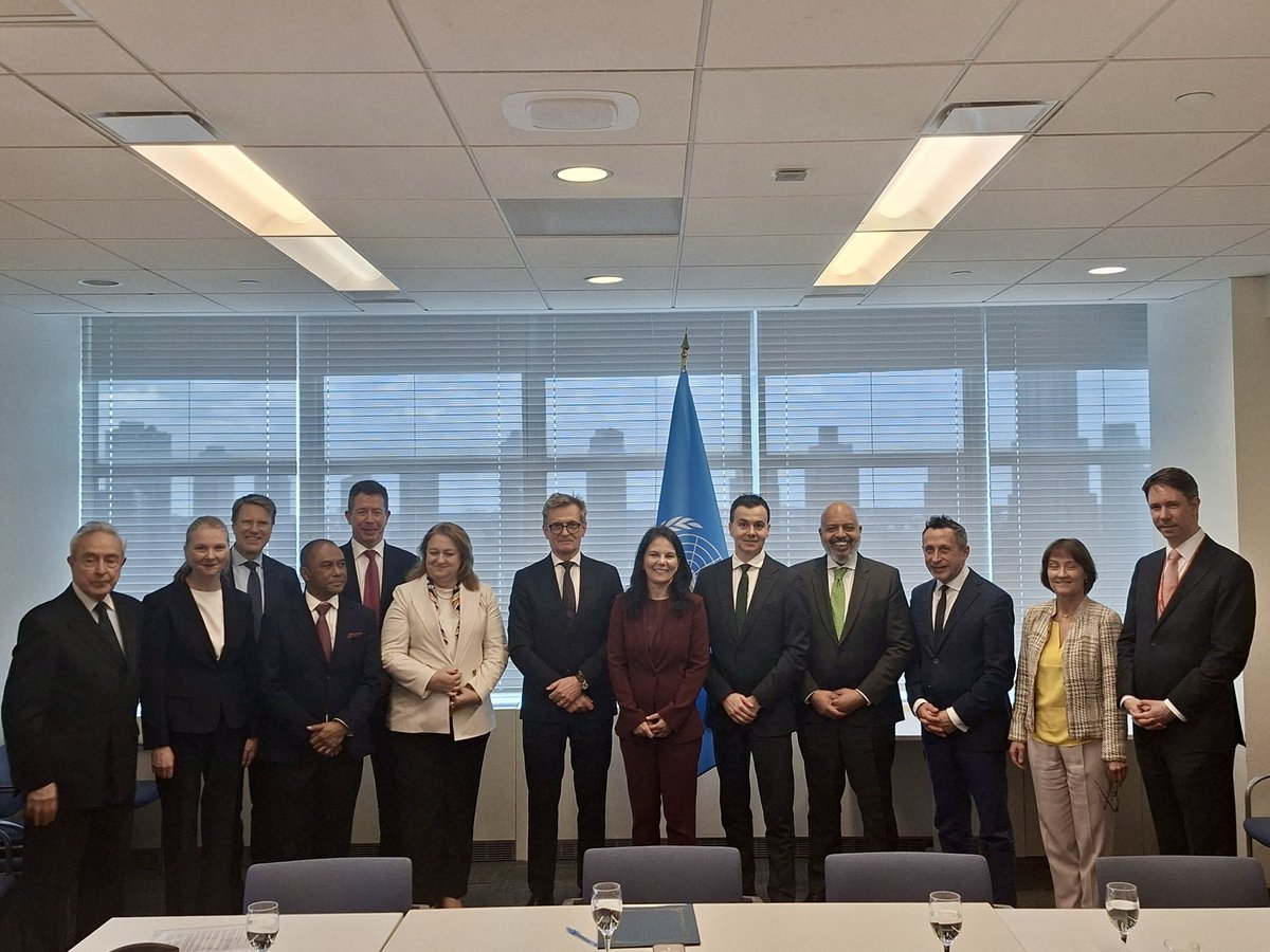 España en la ONU tweet media