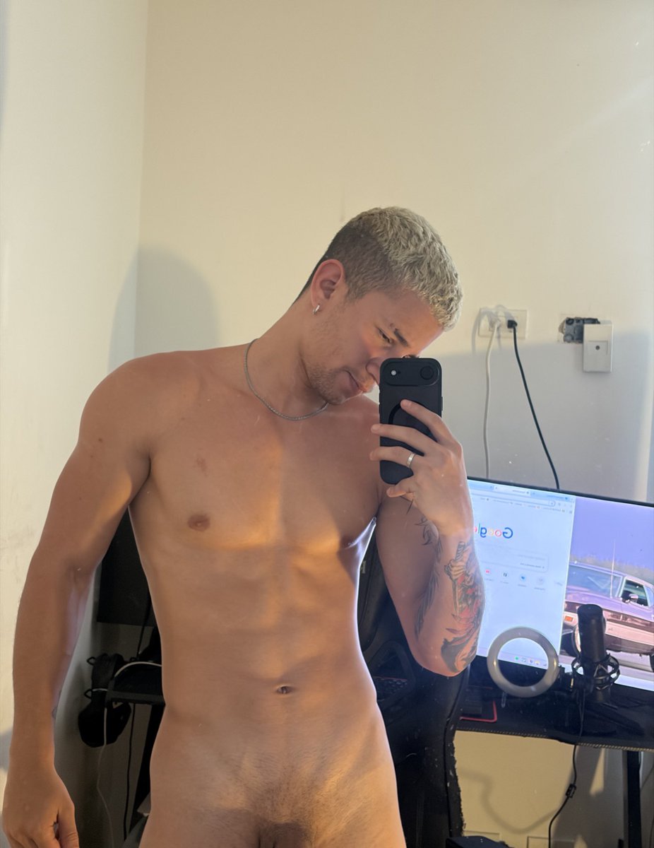 melvin__dcl's tweet photo. https://t.co/KjjypBHCNw 40% off here all my content 👀 https://t.co/9Y4IYmxprA