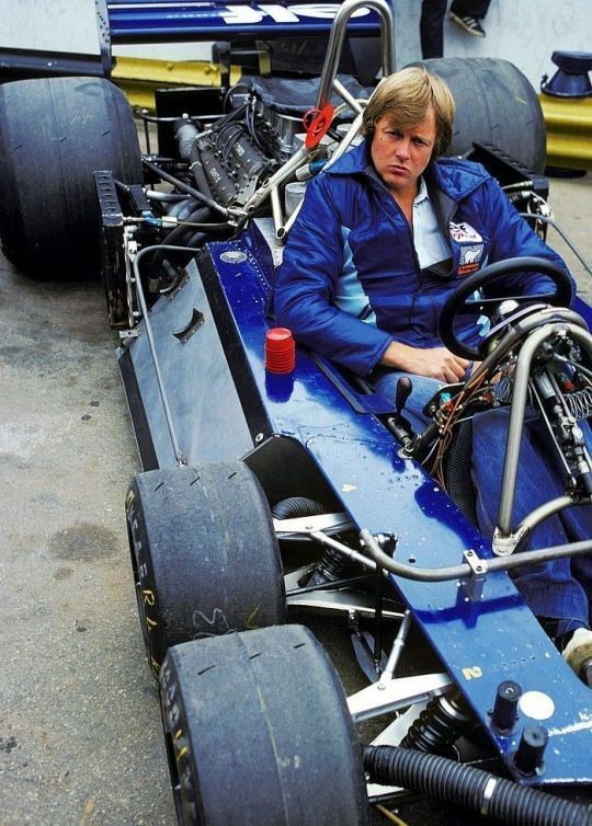 Retromania4ever's tweet photo. Ronnie Peterson 🇸🇪 sitting in his six-wheeled #Tyrrell P34 during the 1977 #Formula1 season. https://t.co/cq2X0jPULP