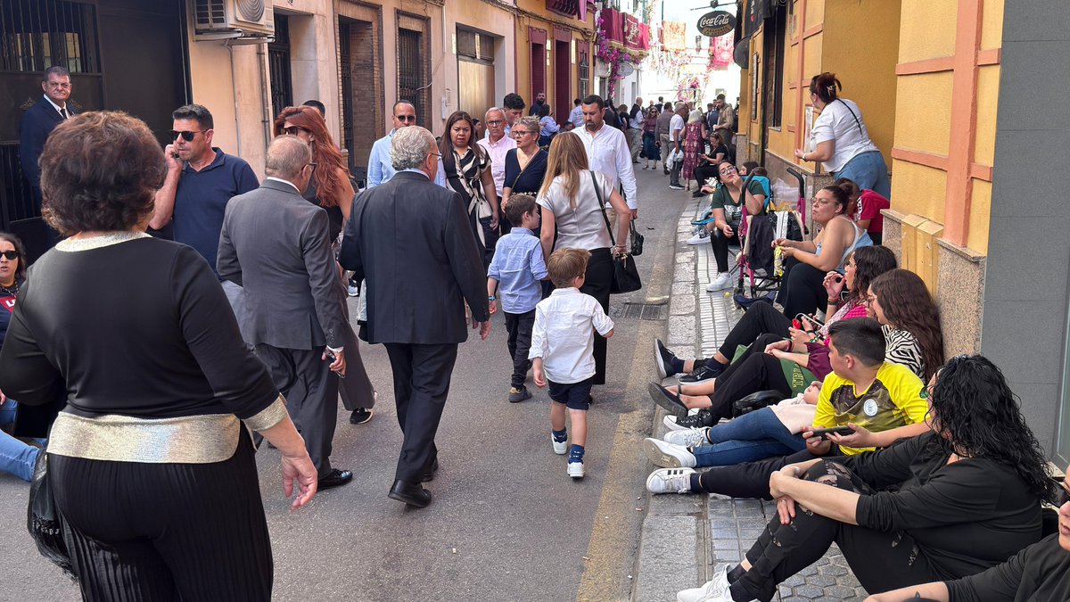 Pasión en Sevilla tweet media