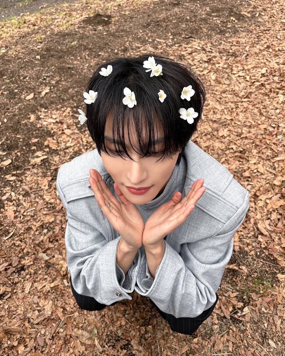 Never_yi's tweet photo. 28 лет назад родился самый смешной айдол в мире, который своими шутками и позитивом заставляет улыбаться других 

 OUR LOVE FOR SEONGHWA
#SpringPoetSeonghwa
#별보다찬란한성화 https://t.co/f3sEKmRzpN