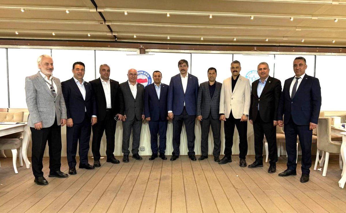 Bem_Bir_Sen's tweet photo. “Büyük ve Haklı Mücadele”

Bem-Bir-Sen
TEŞKİLAT BULUŞMALARI  
İZMİR / 2026

#Aydın
#Denizli
#İzmir
#Manisa
#Muğla teşkilatlarımızla bir araya geldik.

Şube / İl Başkanlarımız, 
Yönetim Kurulu Üyelerimiz ve 
İşyeri Temsilcilerimizle birlikte; teşkilat bilincimizi güçlendiriyor, ortak davamızı büyütüyor, 
HAK ve EMEK mücadelemizdeki sarsılmaz duruşumuzu kararlılıkla sürdürüyor; “Mücadelenin Destanı, Başarının Sırrı” şiarıyla geleceğe emin adımlarla ilerliyoruz.

#BüyükVeHaklıMücadele