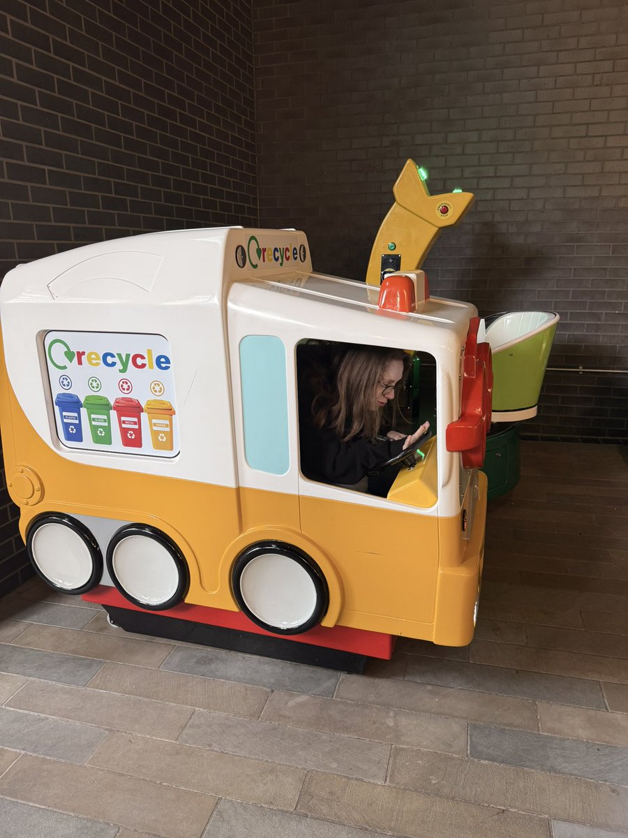 beth is on tour ⭐️ tweet media