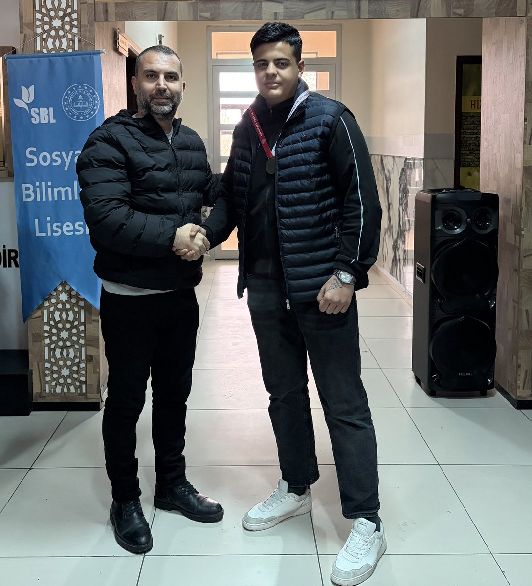 Okulumuz öğrencisi Ömer Yavuz Bice boks branşında Gençler A kategorisinde il birincisi olarak Türkiye şampiyonasına katılmaya hak kazanmıştır.🏆🏆🏆

<a href="/tcmeb/">Millî Eğitim Bakanlığı</a>   <a href="/Dr_KemalKzlkaya/">Dr. Kemal KIZILKAYA</a>   <a href="/MemSiirt/">Siirt_Mem</a>   <a href="/saz_ilhan/">ilhan SAZ 🇹🇷</a> 
<a href="/murateldemir4/">murateldemir</a>