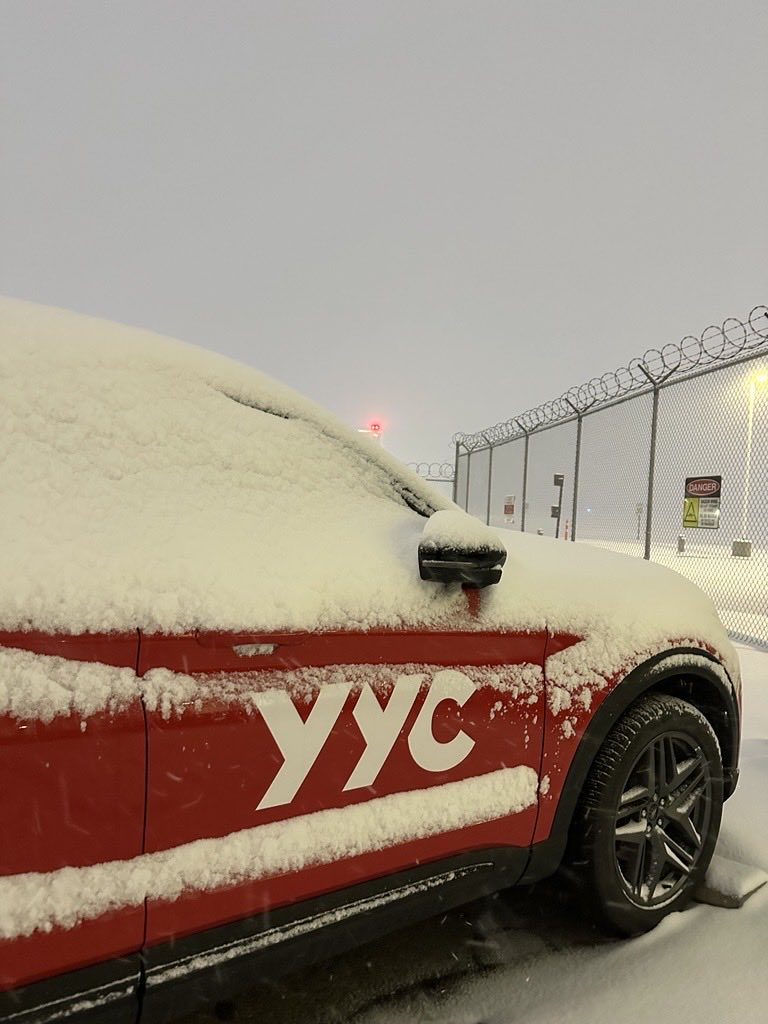 YYC Calgary Airport tweet media