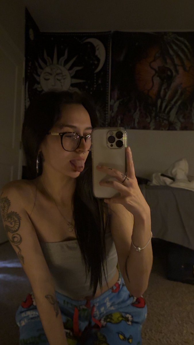 Princ3ssTinaa's tweet photo. good morning<3 someone spoil me for my morning coffee🙏🏼❤️ https://t.co/TryKWYva1q